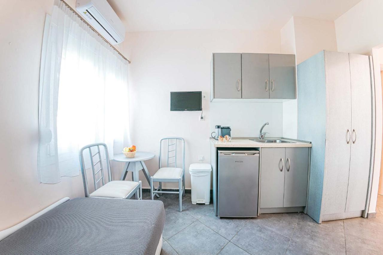 Marinis Boutique Rooms Nea Iraklitsa Exteriör bild