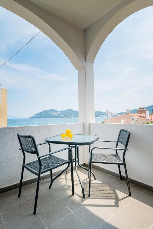 Marinis Boutique Rooms Nea Iraklitsa Exteriör bild