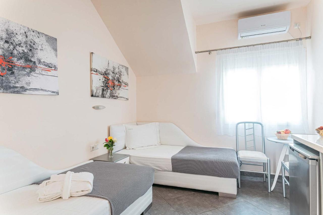 Marinis Boutique Rooms Nea Iraklitsa Exteriör bild