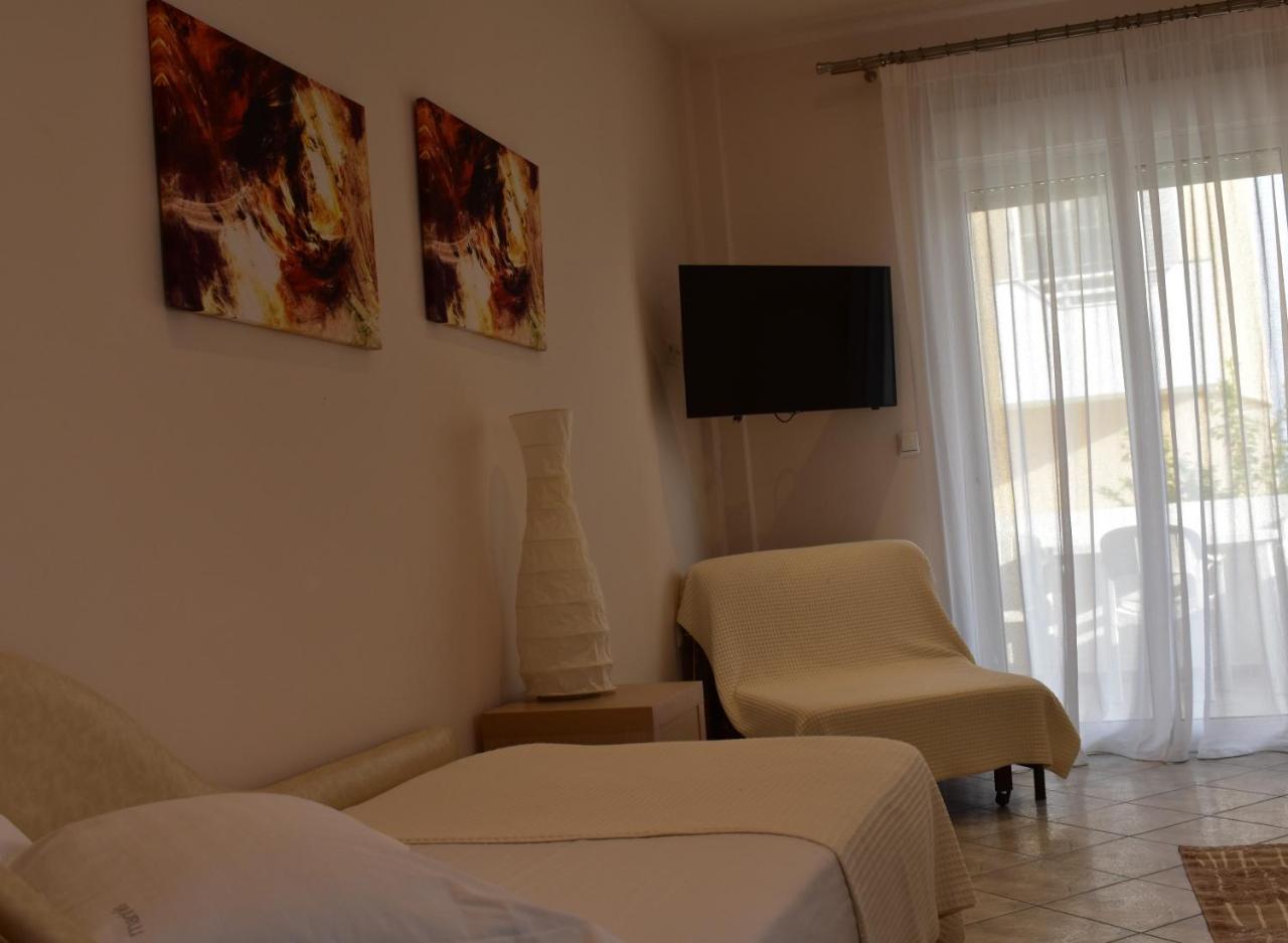 Marinis Boutique Rooms Nea Iraklitsa Exteriör bild