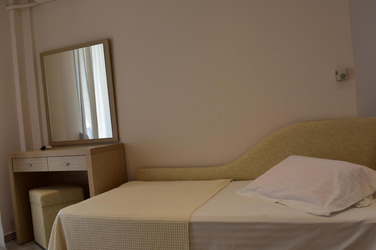 Marinis Boutique Rooms Nea Iraklitsa Exteriör bild